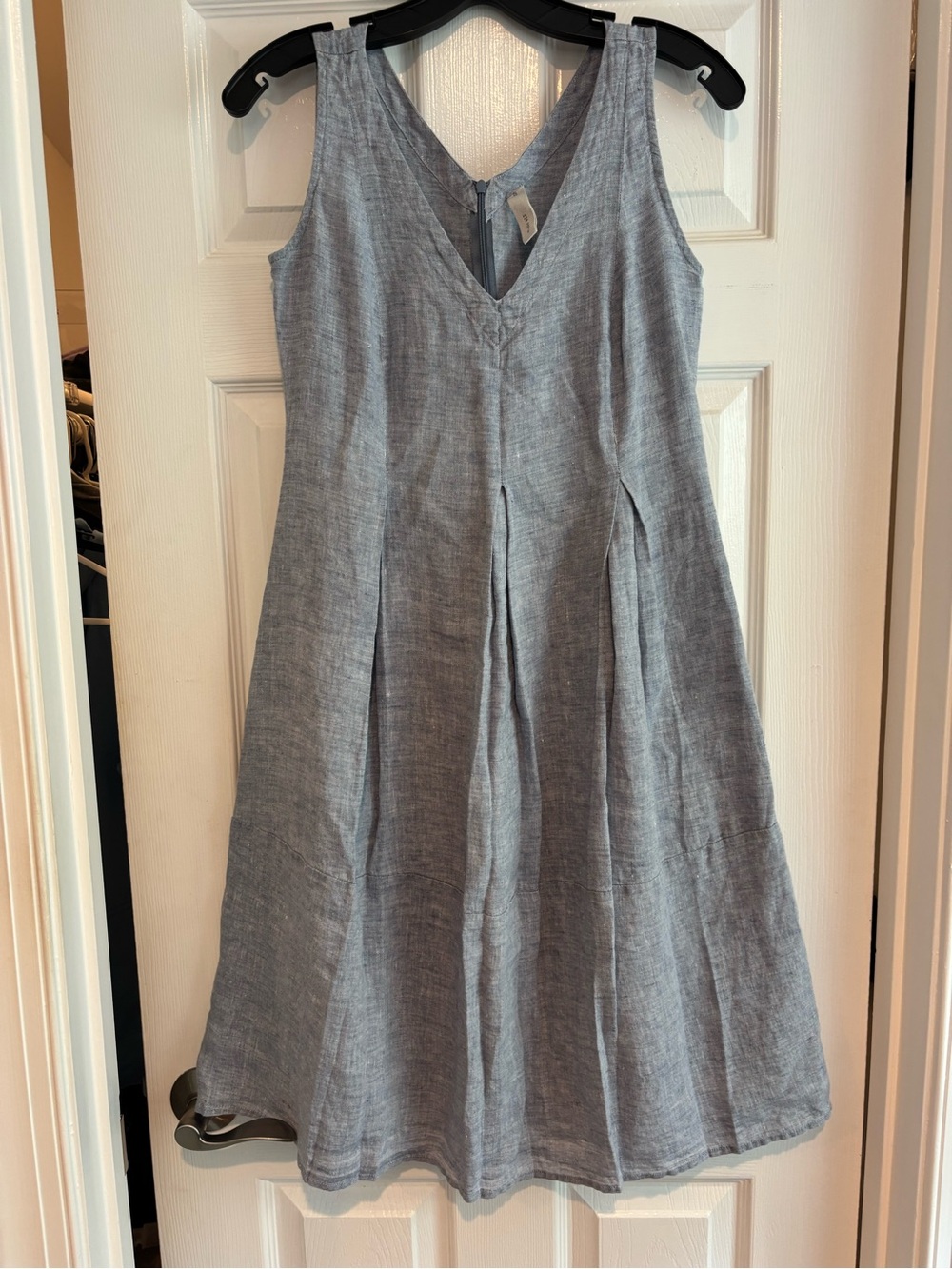 Studio 412 Sleeveless V-Neck A-Line Midi Dress in Light Gray/blue linen xs